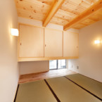 来客時にも活躍するリビング脇の和室スペース