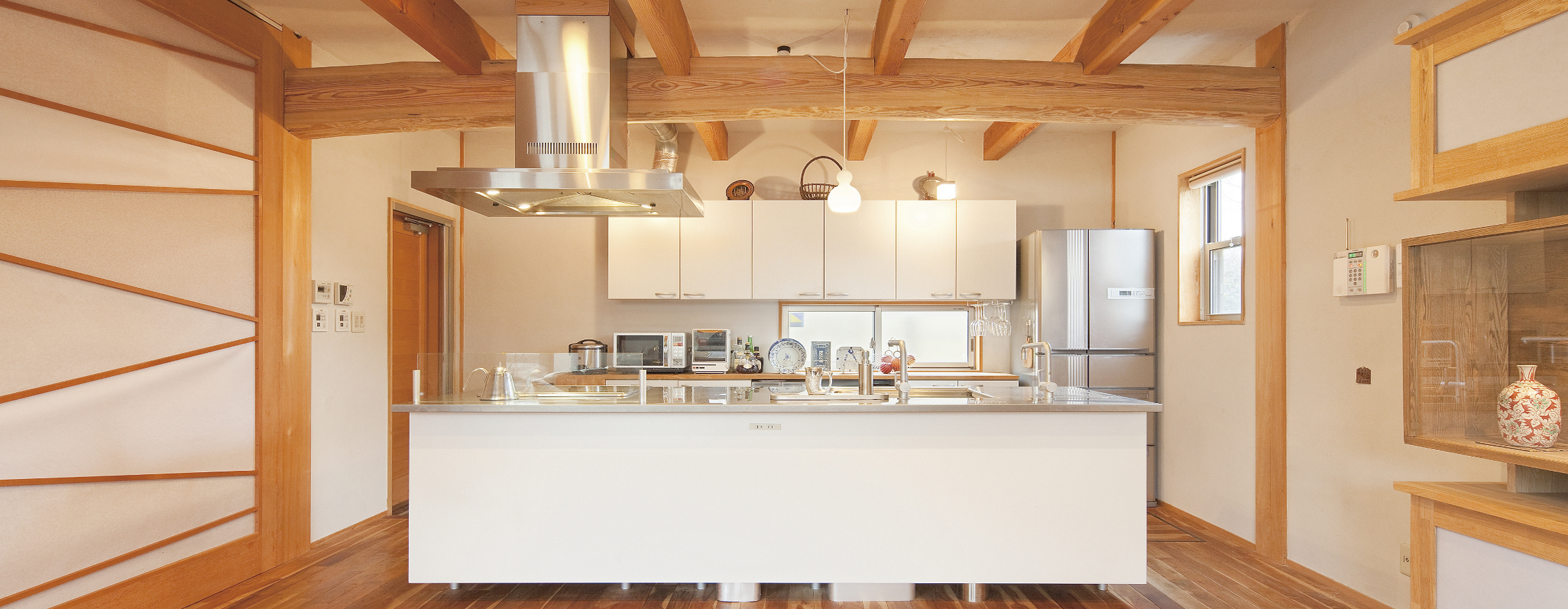 廻り縁のある家